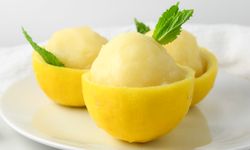Buzdolabında kalan limonlarla serinleten lezzet: Sıcak yaz günlerinde ferahlatan limon sorbe tarifi