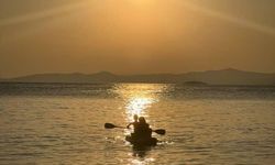 Günbatımı eşliğinde kano keyfi, denizin içinde kahve sohbeti: Huzurlu bir tatil için rota oluşturuldu!