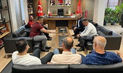 "Zorunlu toplu çıkarma" gündemi sürüyor...Sendika temsilcileri CHP İzmir İl Başkanlığındaydı