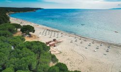 Bu plaja yakın yazlığı olanlar yaşadı! Altın kum, berrak deniz, tarihi atmosfer...Bu yazın tatil rotası yine Ege olacak!
