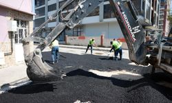Bayraklı’da yol ve kaldırım yenileme seferberliği hız kazandı
