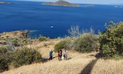 Çeşme açıklarında denizde, Dikili’de ise karada düzenlenen operasyonlarda toplam 63 düzensiz göçmen yakalandı