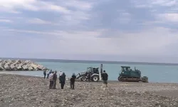 Sahilde feci kaza: İş makinesi bir kişiye çarptı, sonuç ağır oldu!