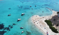Burası Phuket ya da Maldivler değil: Bembeyaz kumu ve berrak deniziyle İzmir’in en gösterişli plajı burada!