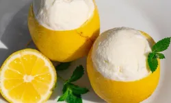 Yoğurt ve limon buluşuyor, ortaya kaşık kaşık yenen yaz lezzeti çıkıyor! Deneyen tarif istiyor