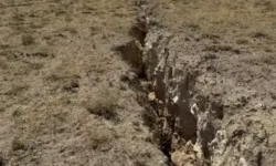 Felaket kapıda! İki ilçe diken üstünde! Dev yarıklar 2 kilometreyi aştı, mahalle alarmda!