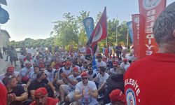 Meclis öncesi gerginlik: Sendika meclis önünde eylemde