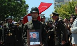 İzmirliler şehidini gözyaşlarıyla uğurladı