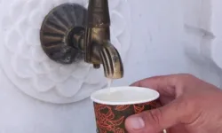Camiden limonata akıyor! Her cuma binlerce bardak dağıtılıyor