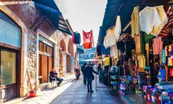 İzmir’in bu pazarına giden eli boş dönmüyor! Ege otları, el işleri ve yöresel lezzetler bir arada: Üstelik uygun fiyatlı