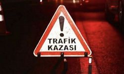 Arızalı otobüse çarptı, otomobilin altında kaldı: Motosiklet sürücüsü hayatını kaybetti