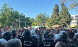 İşçiler kapıyı zorladı: Meclis önünde arbede yaşandı