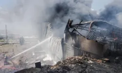 Başkentte korkutan yangın! Boya fabrikası resmen küle döndü!