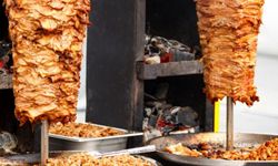 Tavuk döner yerken çok dikkat edin! Bu sebep yüzünden 999 kişi tavuk dönerden zehirlendi!
