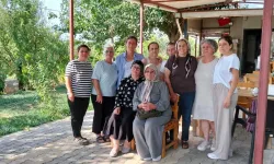 İzmir'de iki anne bir araya geldi! İmamoğlu'nun annesinden Murat Çalık'ın annesine ziyaret