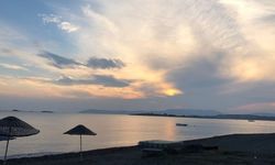 İzmir’in kavurucu sıcağına doğal klima! Termometre yükseldikçe bu plajın değeri artıyor: Kalabalıktan uzak, denizi mavi