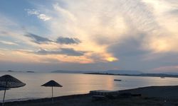 İzmir’in huzurlu köşesinde aileler için: Uygun fiyatlı, mavi bayraklı plajda güvenle yüzün, doğayla baş başa kalın!