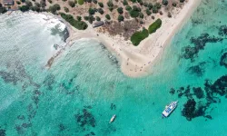 İzmir'in Maldivler'i denilen koyu! İpek gibi beyaz kum ile turkuaz denizin hiç derinleşmediği yer