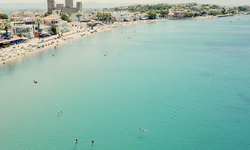 Ulaşımı kolay, denizi tertemiz, atmosferi eşsiz: İzmir’in karmaşasından sadece yarım saat uzakta benzersiz plaj!