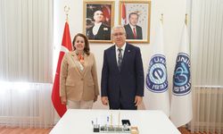 EÜ'den“Hasta Kitap Okuma Masası” Faydalı Model Belgesiyle tescillendi