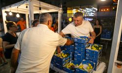 Güzelbahçe Belediyesi Bardacık İncirini çiftçiden alıp ücretsiz dağıtıyor