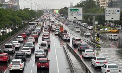 İş çıkışı trafiği çileye döndü! Yoğunluk yüzde 74'e dayandı! O ilde sürücüler yolda mahsur kaldı