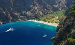 Türkiye’nin Maldivleri: Kayalıklar arasında saklı, serin ve tertemiz deniziyle kelebeklerle dolu huzurlu bir tatil yeri!