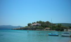 Ne Bodrum ne Çeşme! İzmir’in bu koyunda deniz turkuaz akıyor, sessizlik hiç bozulmuyor