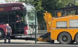 Metrobüsler çarpıştı, yolcular tahliye edildi! Ulaşım aksadı