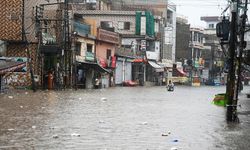 Muson yağmurları Pakistan'ı vurdu: 299 kişi hayatını kaybetti