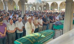 Bir anda hayatlar karardı: Otobüsün çarptığı araçta büyük felaket!