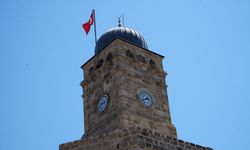 Tarihi Antalya Saat Kulesi yıllardır doğruyu göstermiyor