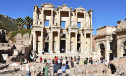 Yabancı turist İzmir'e akın etti! Turizmde yüzde 18'lik büyüme yaşandı