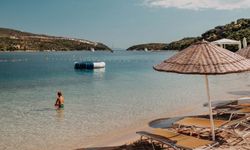 Çeşme’ye servet ödemek istemeyenler buraya gidiyor! Sadece 2 saat uzaklıkta: Masmavi denizi ve ipek kumları mest ediyor