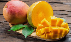 Mango seçerken çoğu kişi bu hatayı yapıyor! Tatlı ve sulu mangoyu anlamanın püf noktaları