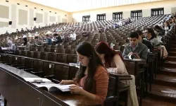 İzmir'de üniversite eğitimi için yeni uygulama geliyor! YÖK Başkanı Özvar duyurdu: 120 bin öğrenciyi kapsayacak