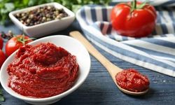 Salçayı balkona serip bekliyorsanız bu detayı atlamayın! Güneşin altında bekleyince başına bakın ne geliyor