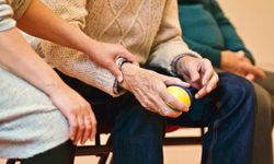 Alzheimer bakımında kritik uyarı: Sadece unutkanlığa odaklanmayın