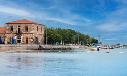Ne Çeşme ne Alaçatı! İzmir'in gözden kaçan tatil adresi: Ilık ve şifalı havası, turkuaz deniziyle büyülüyor