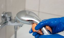 Duş başlığınızın suyu neden azaldı? Sorunun kaynağı meğer gözümüzün önündeymiş