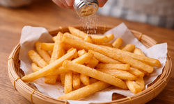 Bu bilgi ezber bozuyor! Meğer yıllardır patates kızartırken çıtır olmaması bundanmış restoran usulü patatesin sırrı
