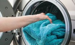 Yıkansa bile kötü kokan havlulara son! Temiz sanıp dolaba kaldırmayın: Banyo kapısını açık bırakmanız şart