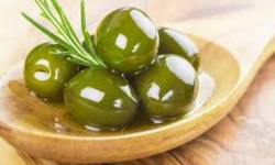Zeytin yumuşuyorsa çözümü meğer bu kadar basitmiş! 1 yıl boyunca asla küflenmiyor: İşte kahvaltılık zeytinin dev sırrı