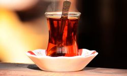 Çay kaşığını bardakta bırakmanın bilinmeyen etkisi ortaya çıktı
