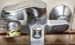 Musluklardaki kireç lekelerine doğal çözüm! Yarım limon yetiyor