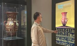3 bin 700 yıllık vazo geçmişi anlatıyor! Üzerindeki figürler tek tek inceleniyor