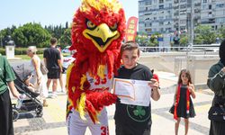 Göztepe’den öğrencilere sürpriz etkinlik! "Karneni getir, hediyeni götür"