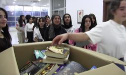 Bilet yerine kitapla girilen gösteri köy okuluna umut oldu!