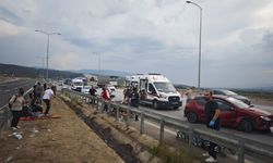 Lastiği patlayan otomobil yolcu otobüsüne çarptı! 9 yaralı