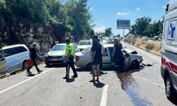 Bodrum'da korkutan kaza: Karşı şeride geçen otomobil minibüsle çarpıştı